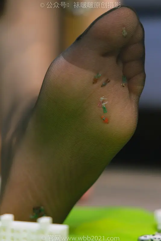 [BoBoSocks袜啵啵] NO.420 小甜豆-高跟鞋、黑丝（脚尖微加固款）、裸足（花絮版） - BoBoSocks袜啵啵